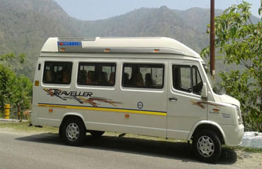 14 Seater Tempo Traveller Hire in Amritsar